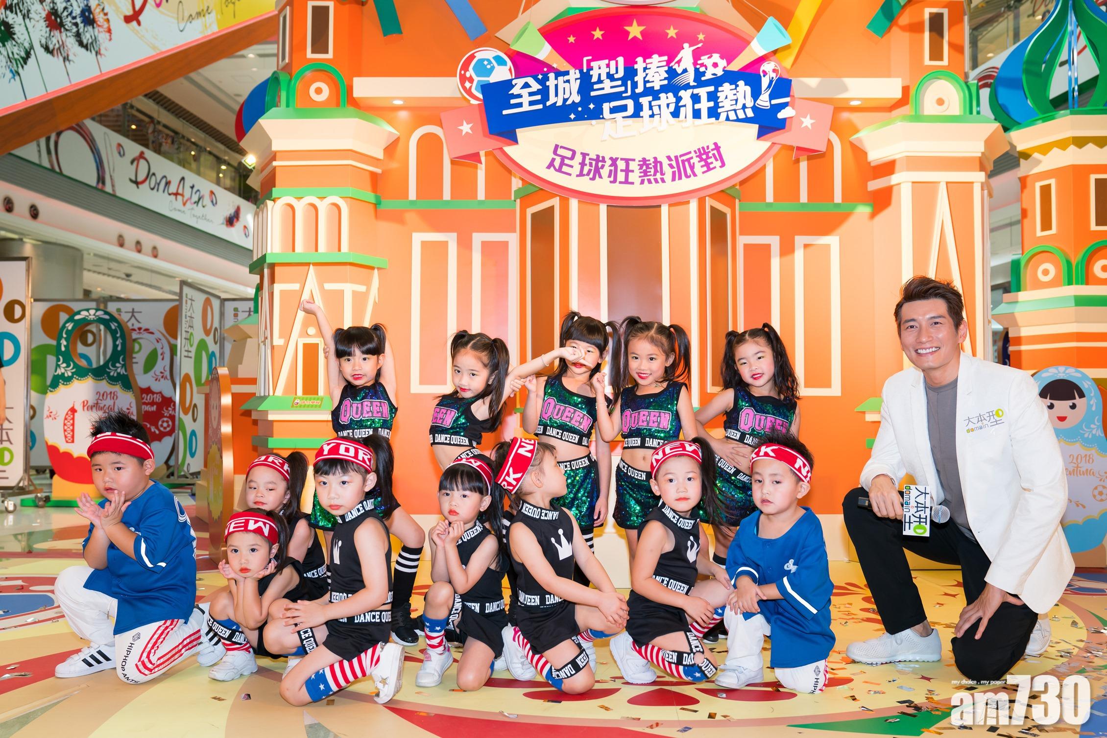 可愛的兒童舞蹈員成為全場焦點,鎂光燈閃過不停。