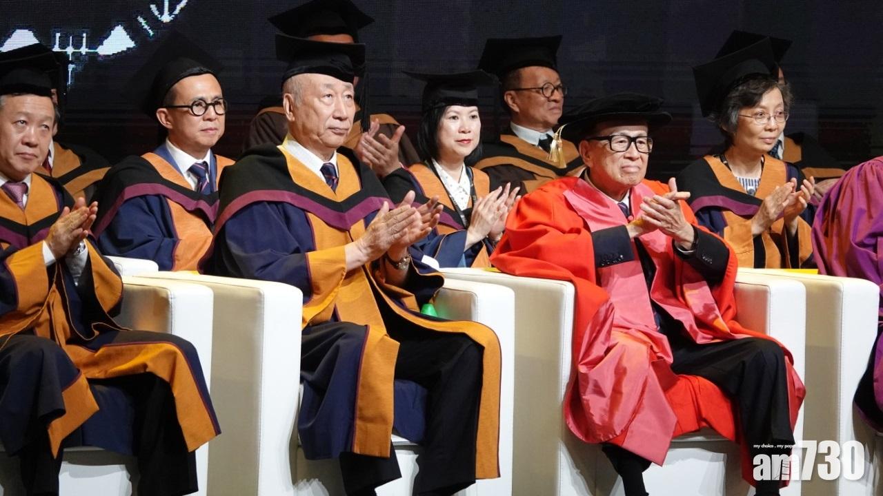 90歲的李嘉誠,眼神依然銳利。(陳奕釗攝)