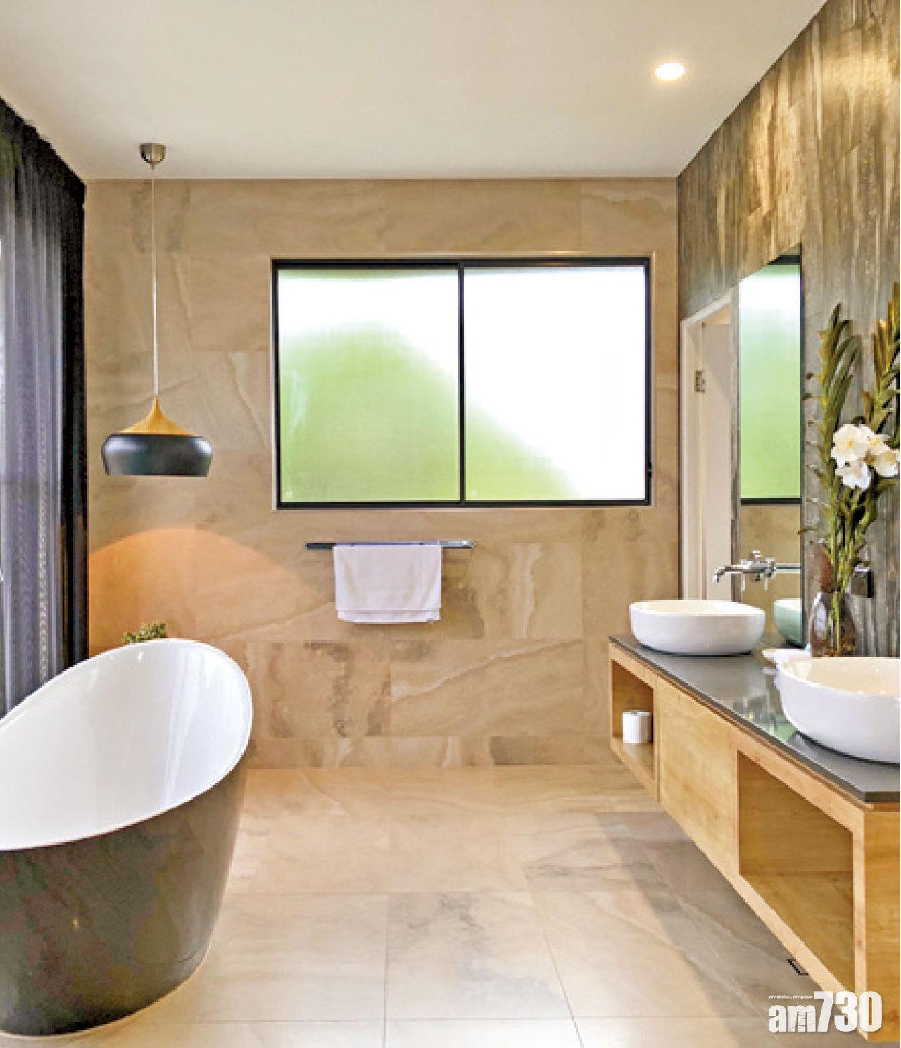 主人房面積近千呎,浴缸坐擁窗外開揚景色。