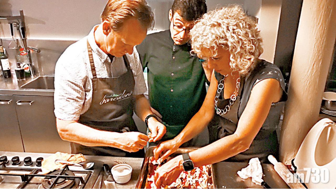 這種西班牙食桌上常見的flatbread,清新口味的背後,要有很多蔬菜的準備工夫。