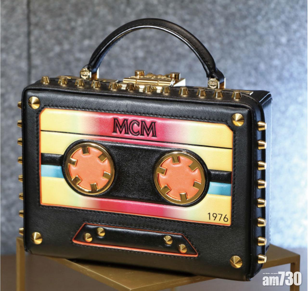 ■Cassette BERLIN斜背袋$10,800。