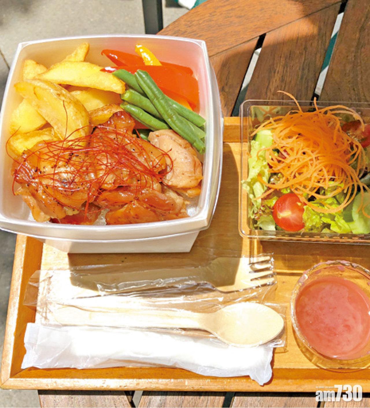 午市套餐的款式經常變換,這是雞肉配沙律。