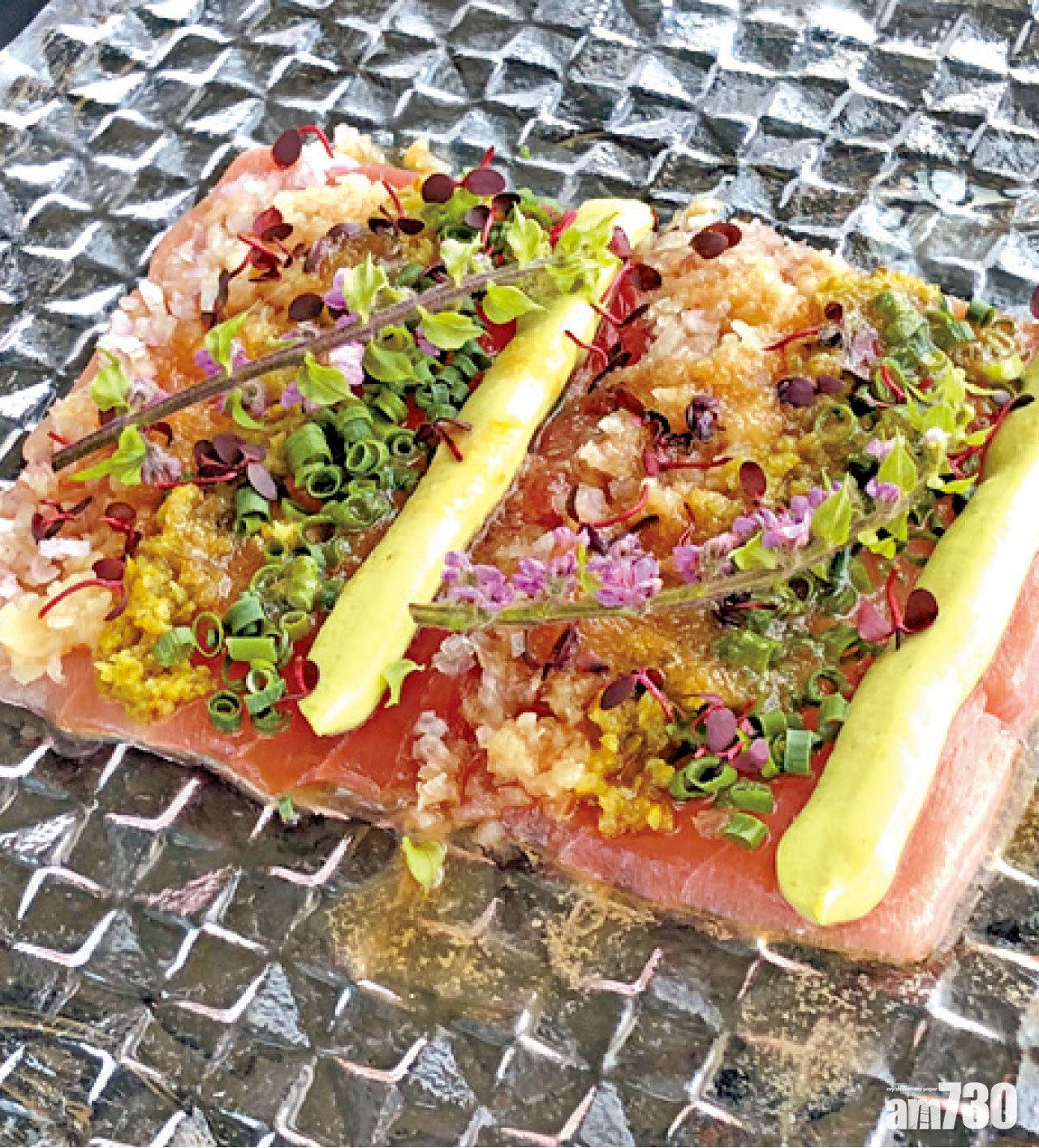 吞拿薄片配牛油果及山葵蛋黃醬,激活了味蕾。