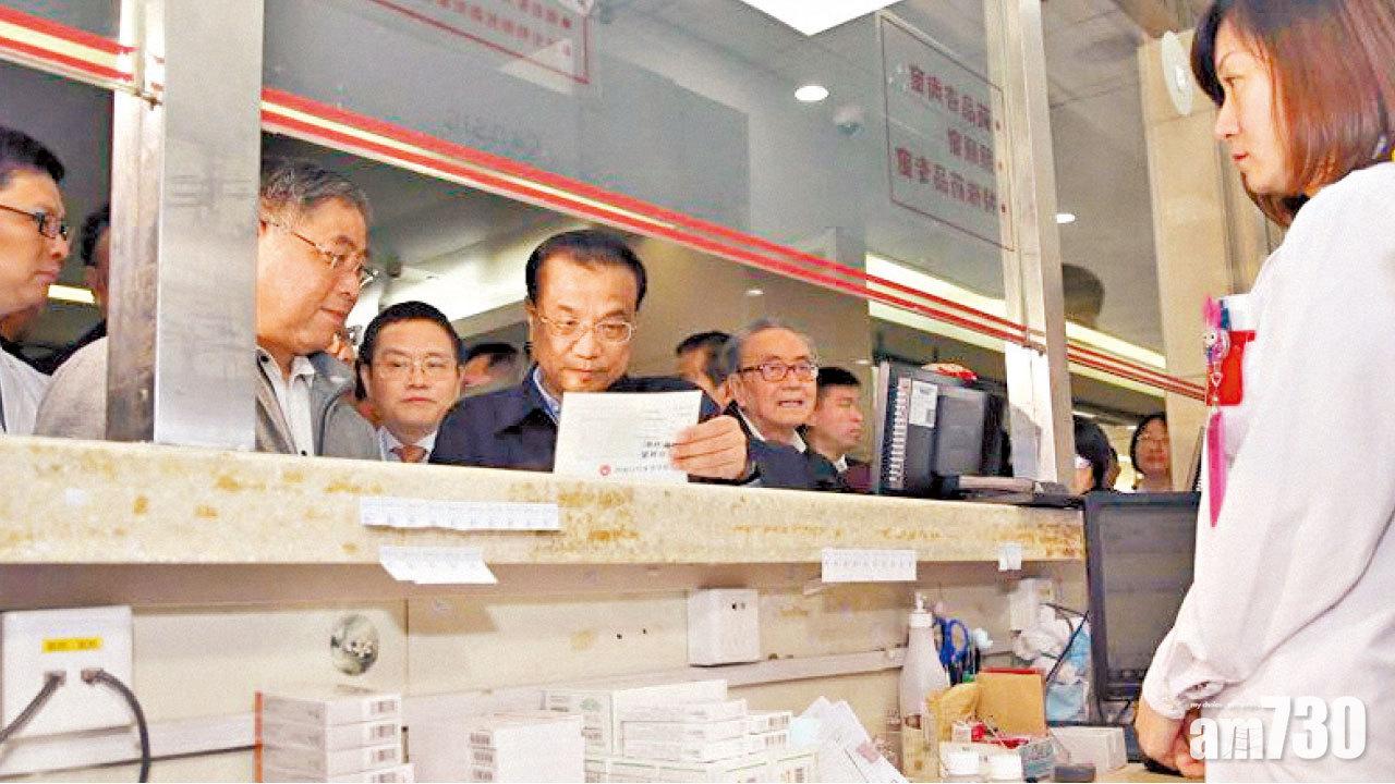 李克強曾到外資藥企考察,希望抗癌藥等重病藥品價格更公道。(互聯網)
