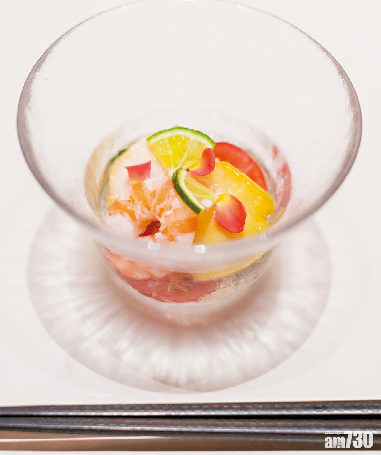 01.前菜:蝦夷鮑魚、新蓴菜、花竹蝦、青瓜及迷你番茄。