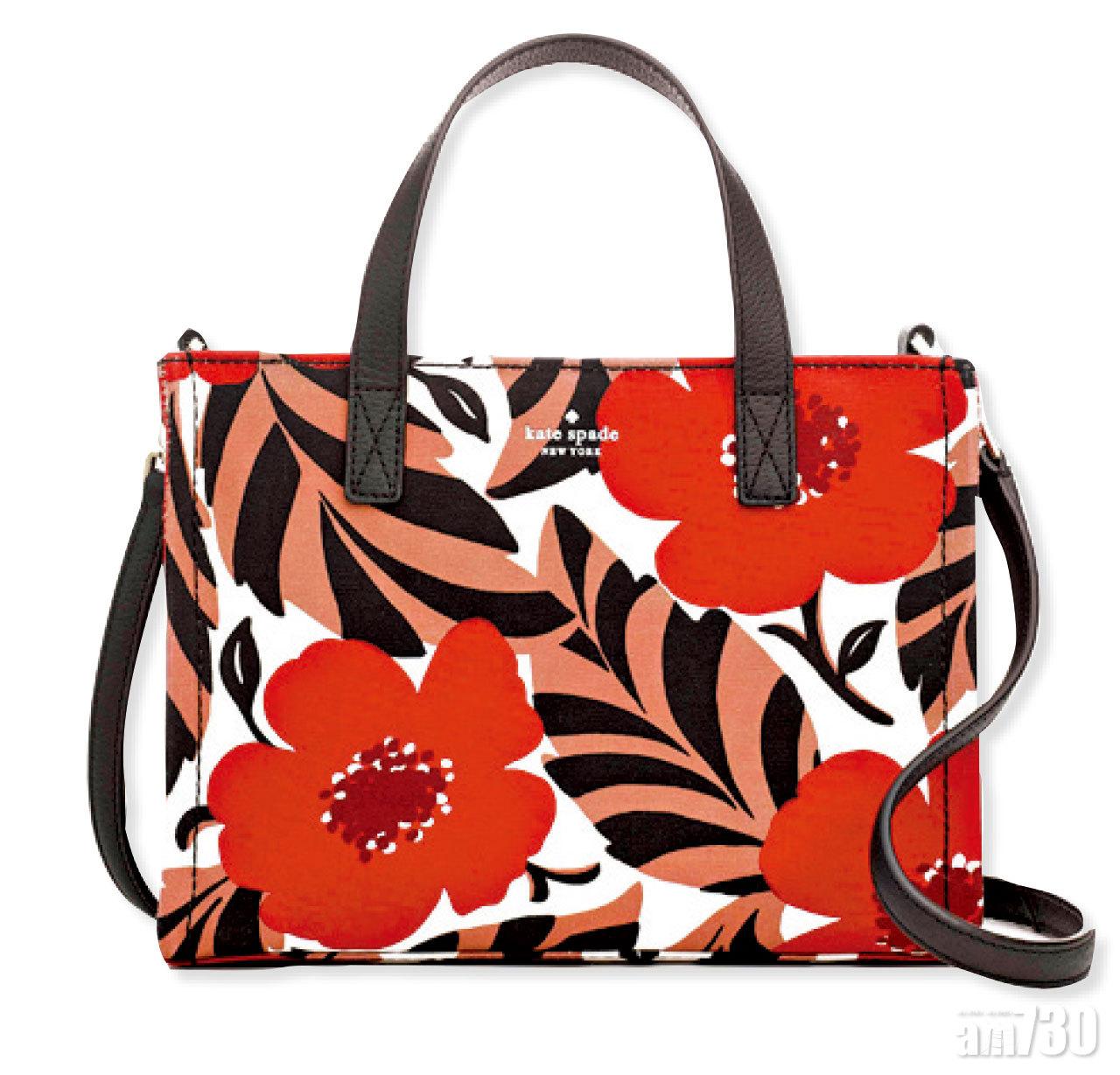 花朵圖案的帆布sam bag,既豐富又搶眼。($1,900,Kate Spade)