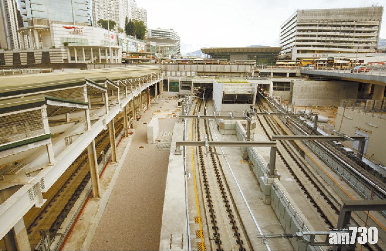 紅磡站擴建月台出現工程問題。