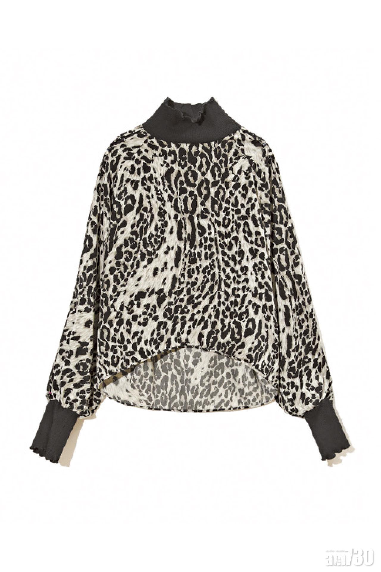 黑白色animal print high collar top $4,499(D)