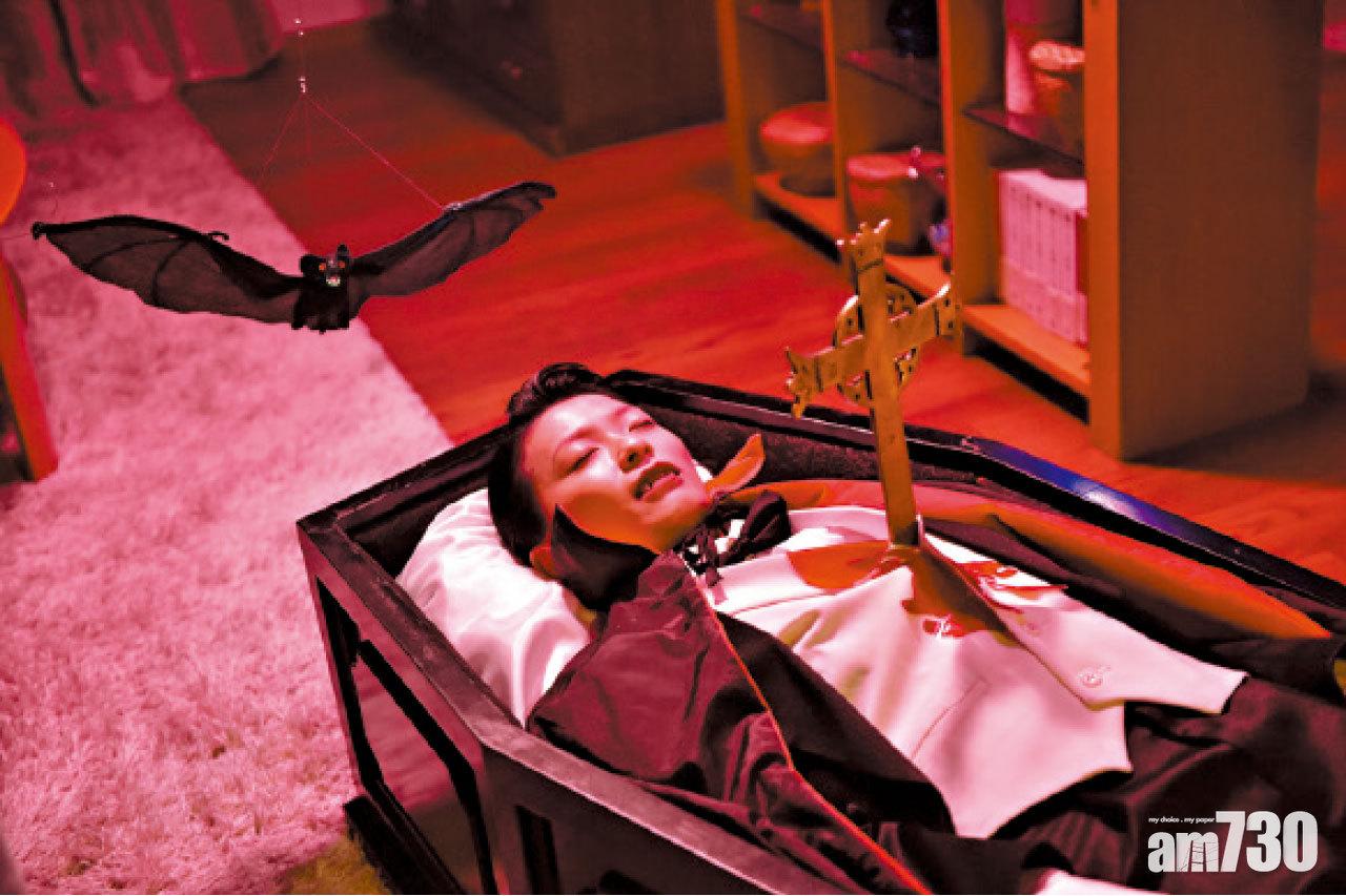 被插十字架的吸血殭屍。