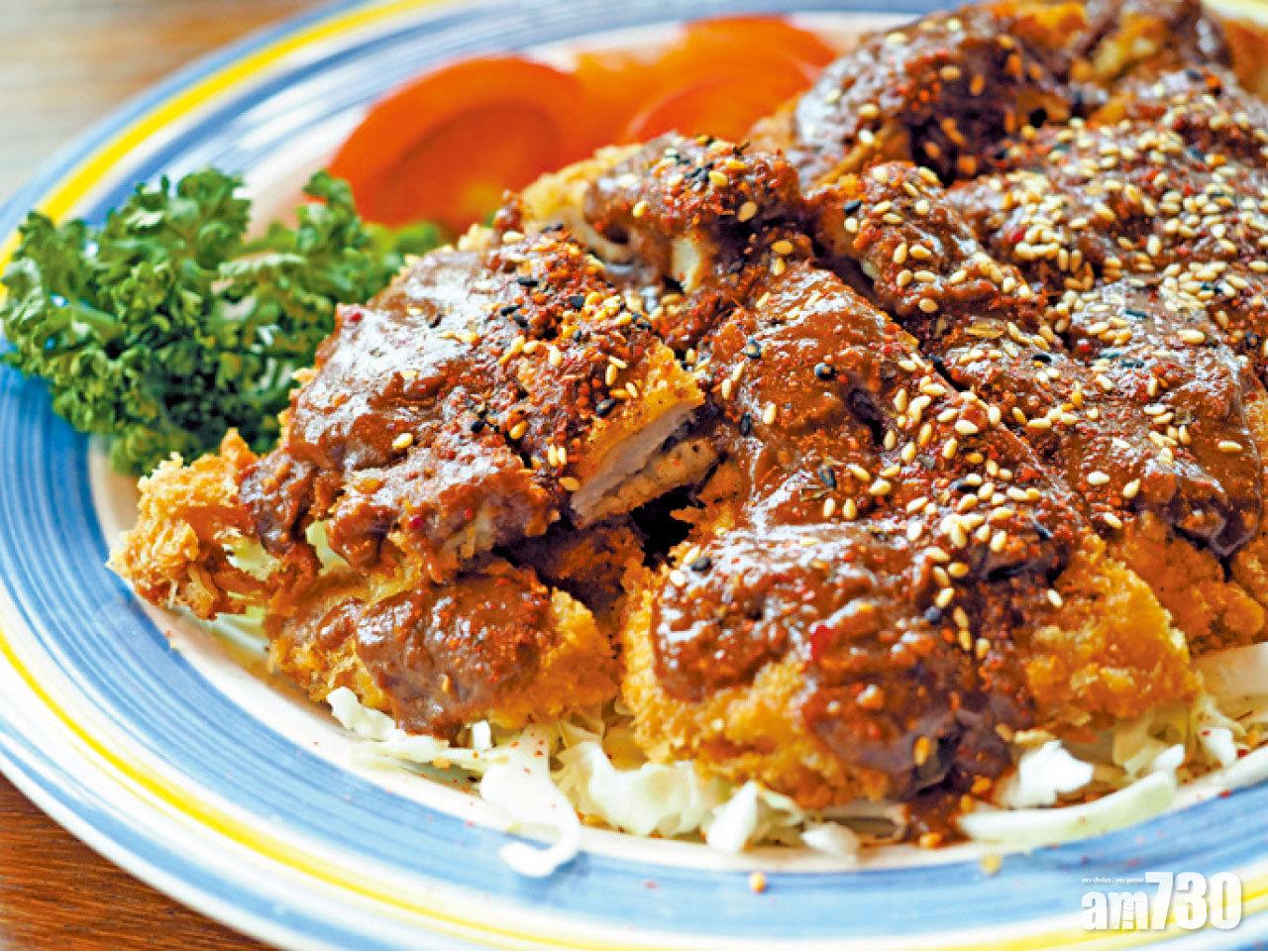 巧克力炸豬排,日式炸豬排配上特製辣巧克力醬,甜中帶微辣。套餐NT$360