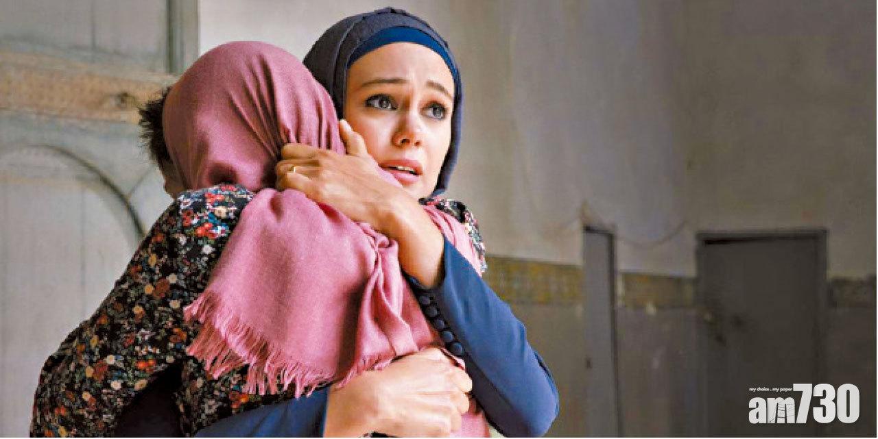 飾演Suleiman妻子的Dina Shihabi,丈夫成了恐怖分子,她為保護女兒逃難,演活了當中的無助及絕望。