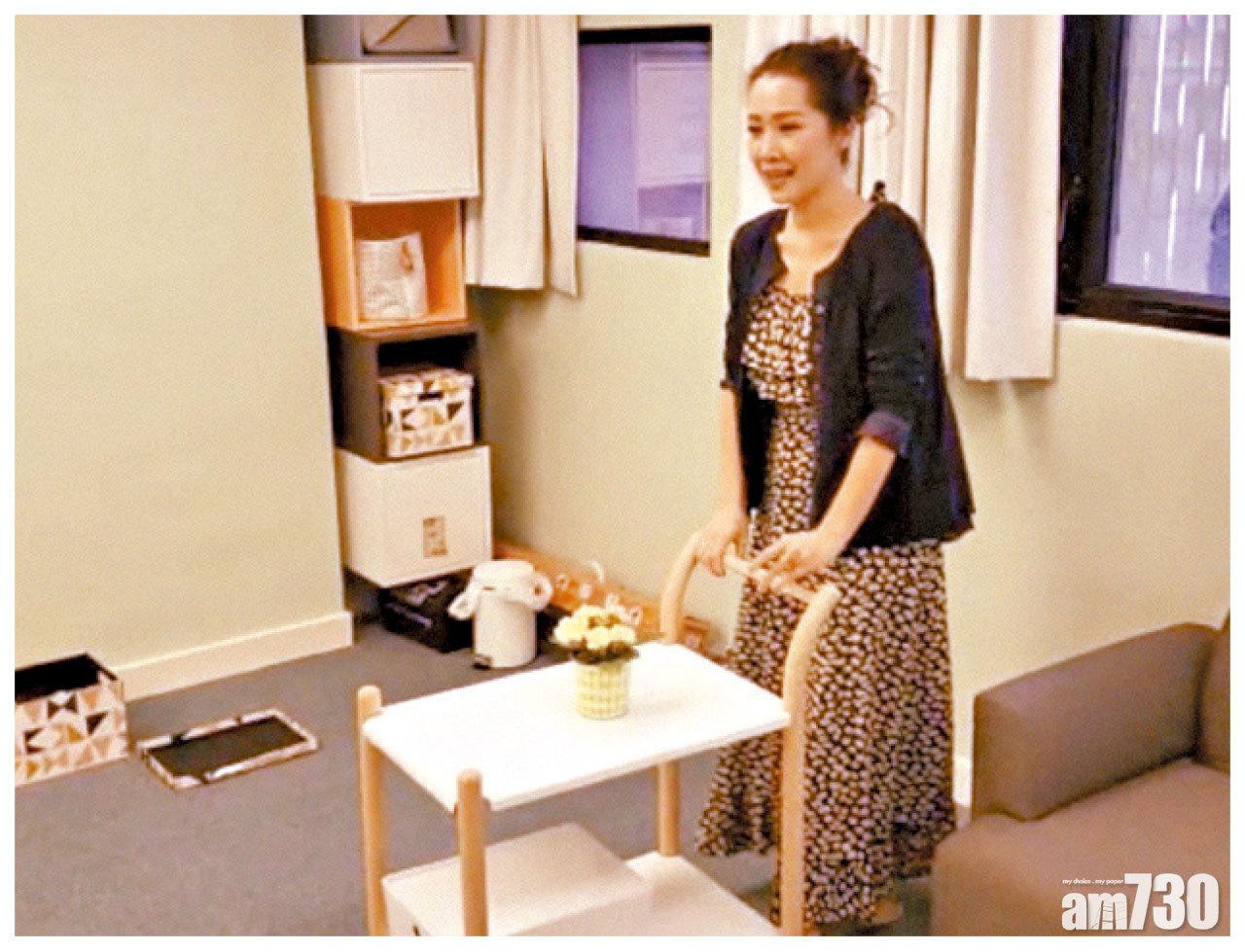 Jade的歌唱學院於上月開幕,為減省開支,她表示:「連洗手間都沒有大裝修,只是自己布置粉飾一下!」