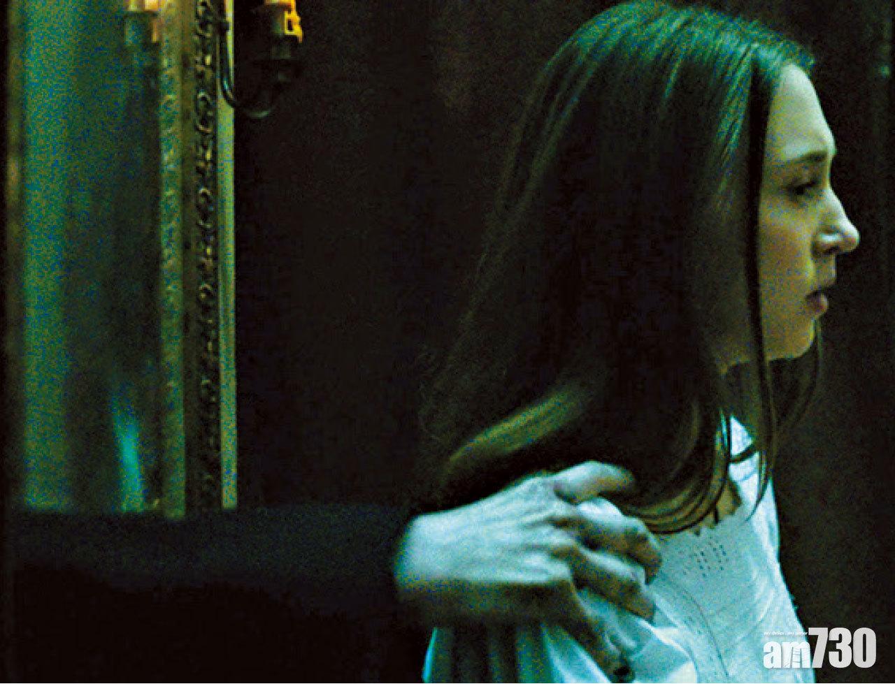 聽聞片中的驚嚇場面頻密,尤其是這類從後偷襲。