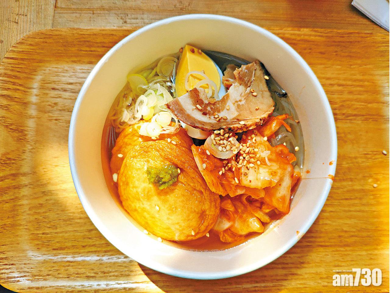 天氣仍算炎熱的初秋,吃一個小小的冷湯麵,裹腹得來又清爽,不會有礙稍後吃甜品。