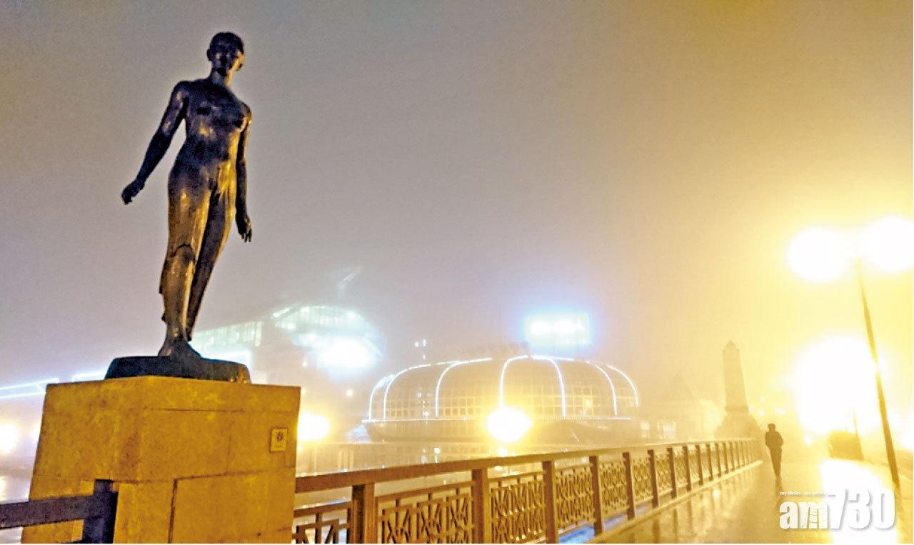 霧鎖幣舞橋,夢幻奇美,令筆者流連忘返。