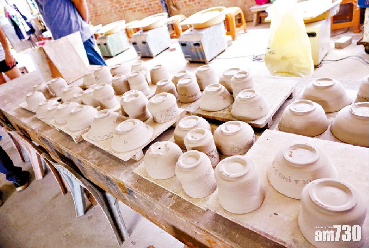 完成的陶器會放在工作坊風乾。