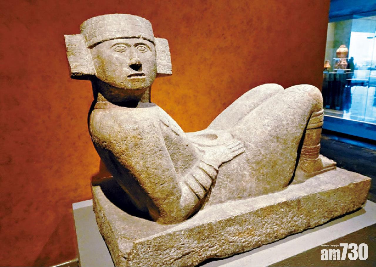 著名石像,中間盛載活人心臟獻給太陽。