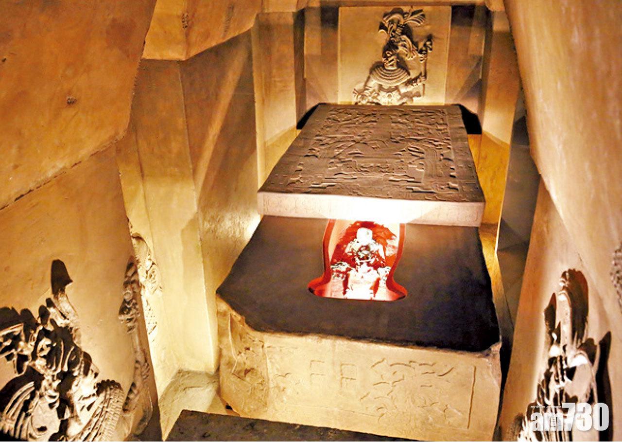 按實體大小復原的王墓,帶神秘感。