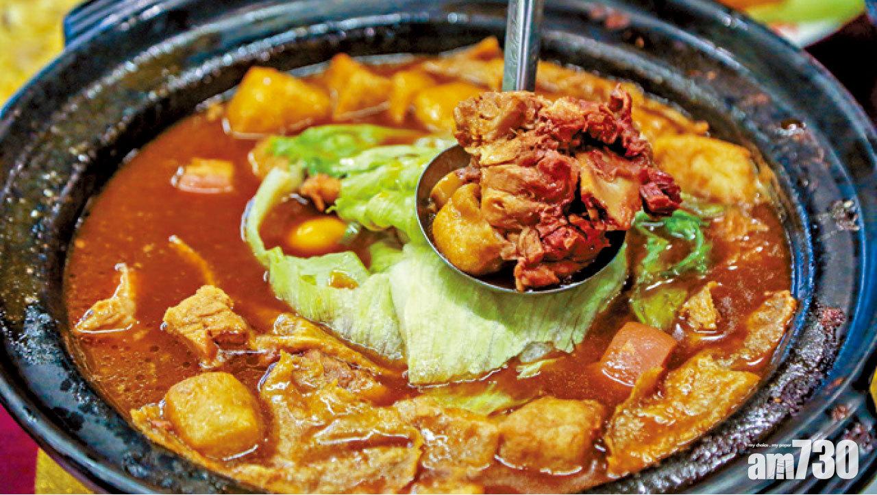 肉骨茶配以12種藥材熬製而成。