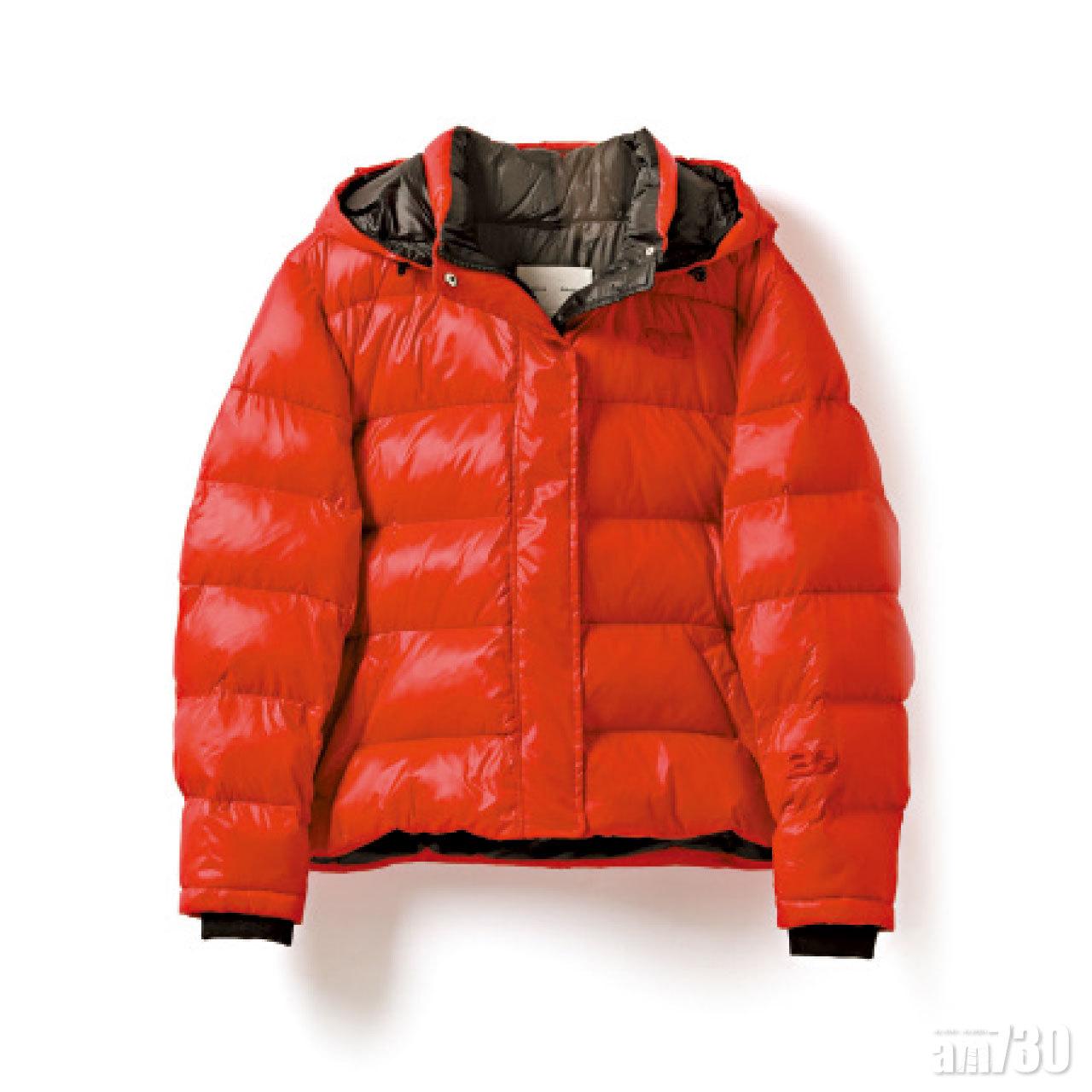 紅色連帽down jacket by Proenza Schouler
價格待定(A)