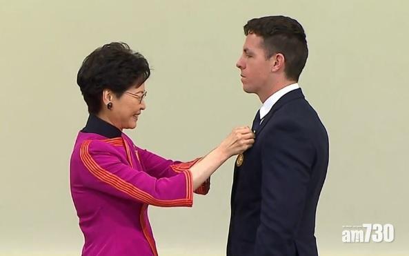 Zachary Brian Rolfe獲頒銅英勇勳章。(有線新聞截圖)