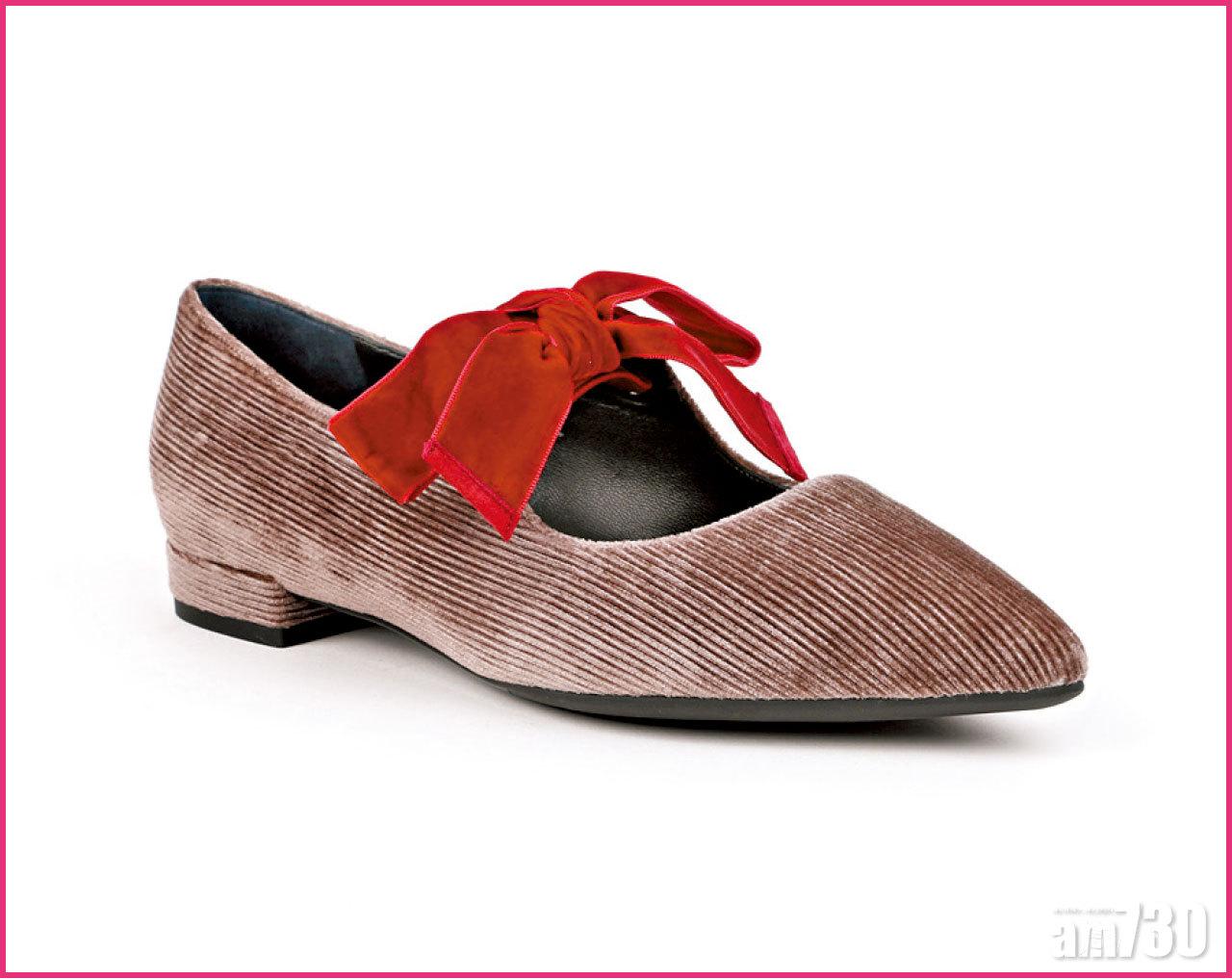 紅色蝴蝶絲絨平底鞋
$1,099 (a)