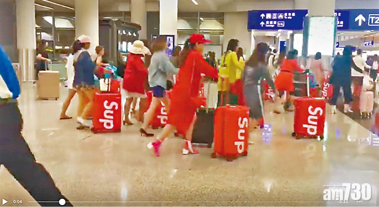 Facebook網友瘋傳的奇景,不知團友們點認得番自己件行李。
