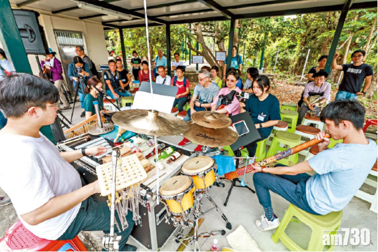 將大自然雀鳥的叫聲和音樂表演融為一體,集合藝術和生物科學兩大不同元素。