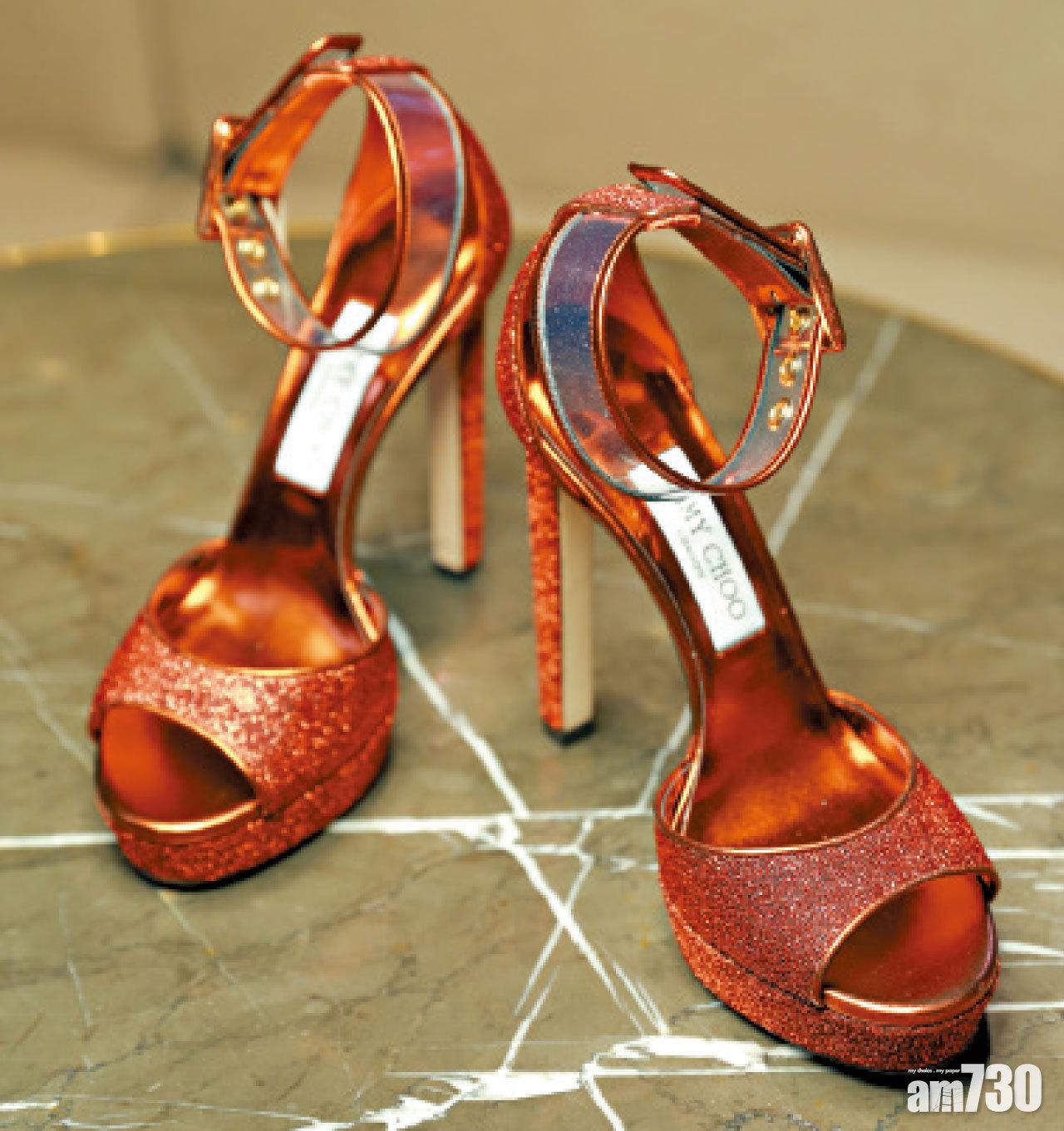 Leather platform sandals from JIMMY CHOO ($2,342)。