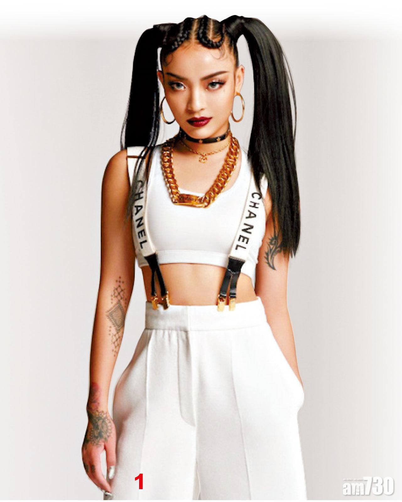 1 娃娃臉的VAVA,上到舞台即變壓場「嘻哈皇后」。