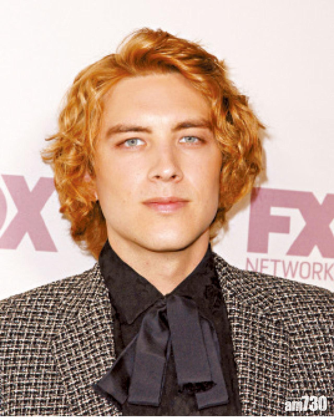 真人好靚仔,沒有劇中的邪氣。