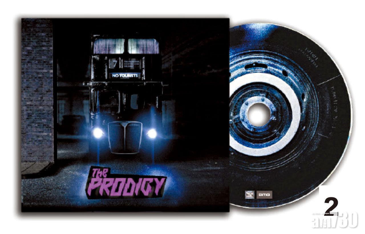 2 《No Tourists》比起顛峰作《The Fat Of The Land》或上兩張專輯,予人感覺創意有點尚久力水。