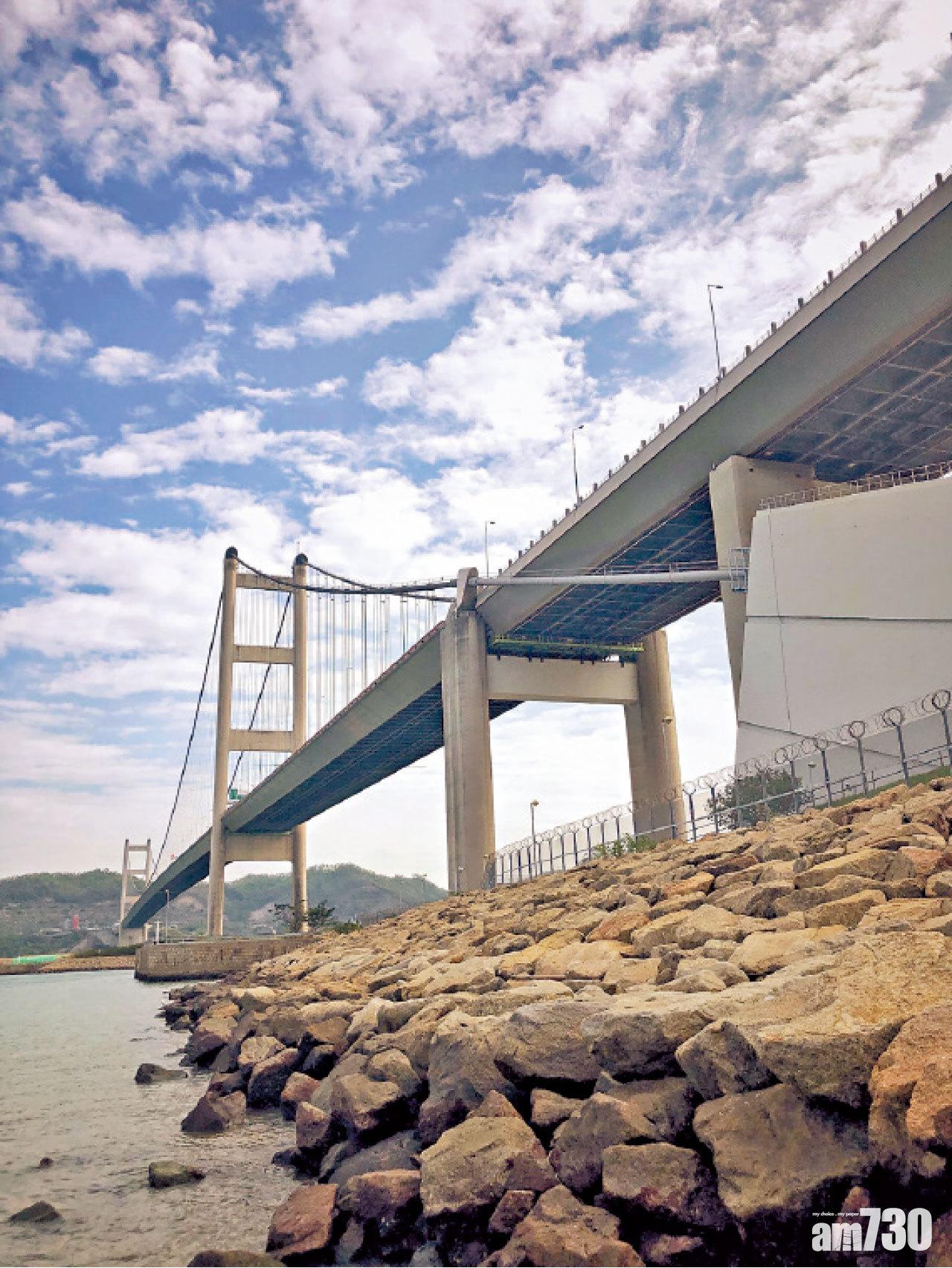 青馬大橋不只提供往返東涌交通需要,更肩負着香港與世界的接連。
