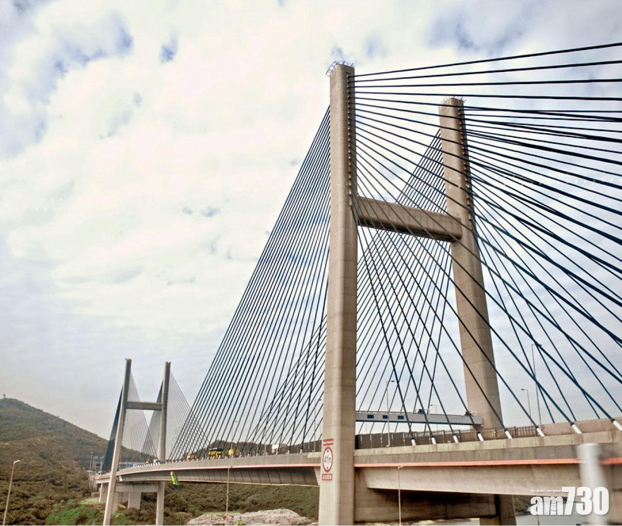 連接青馬大橋的汲水門大橋,採用斜拉橋建築設計。