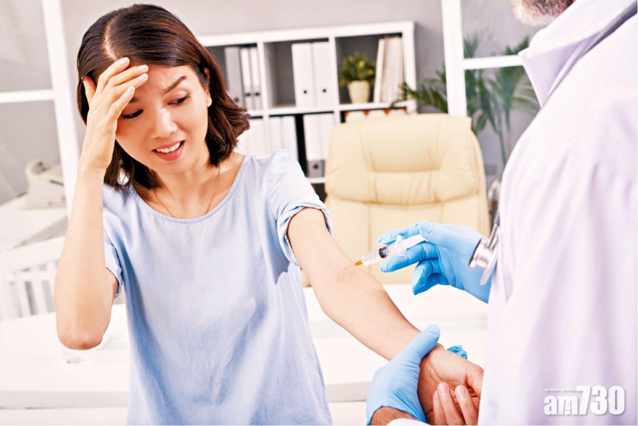 不只小朋友,有些成年人也怕打針。