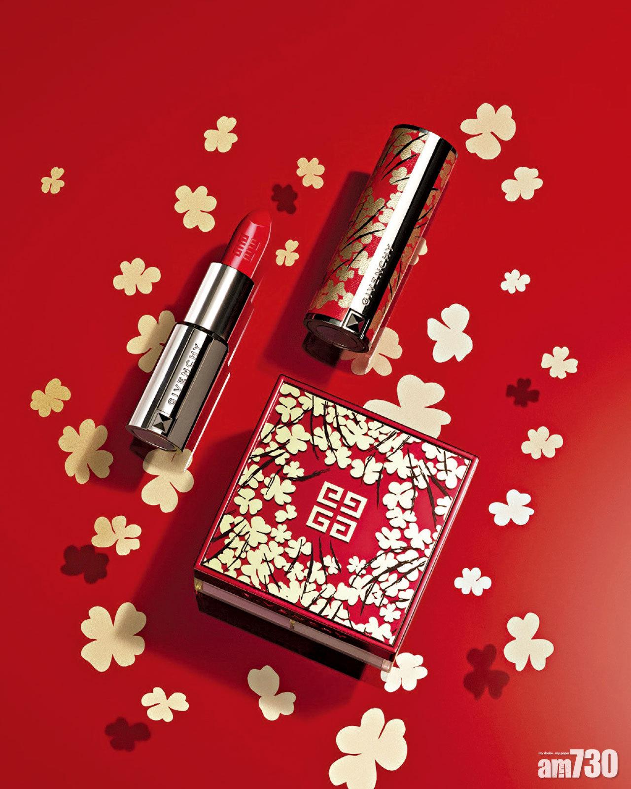 Givenchy 新春限量版星鑽魅彩四色蜜粉及華麗魅彩啞緻唇膏,
以中國傳統代表喜慶的紅色和金色為主調,並加入春夏女裝高級訂製系列的四葉草圖案,洋溢喜慶和高貴優雅。蜜粉$560、唇膏$335