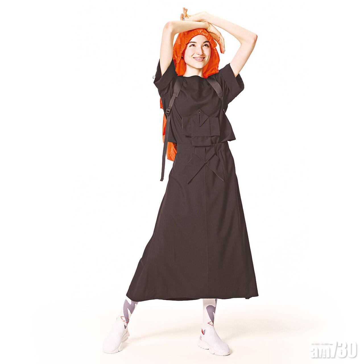 黑色dress 未定價
橙色連帽backpack $1,399
白色sneaker $1,999