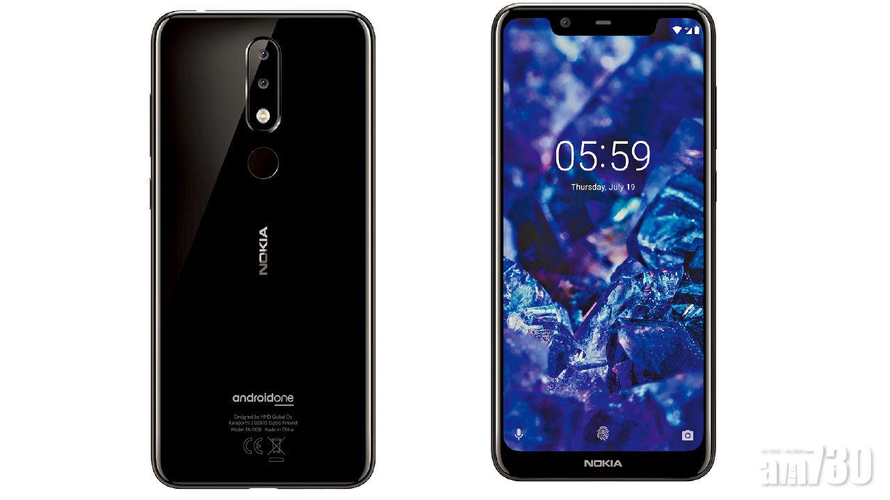 ■{左}Nokia 5.1 Plus有後置雙鏡頭相機。
■{右}Nokia 5.1 Plus仍採用瀏海屏設計。