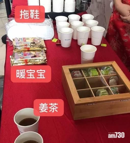 公司為排隊員工提供貼心物品。(騰信微信)
