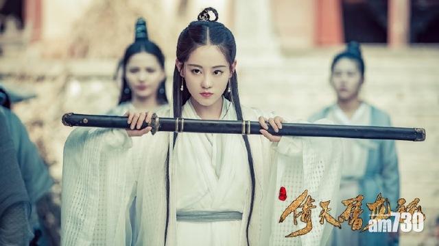 新版本的周芷若由祝緒丹扮演。