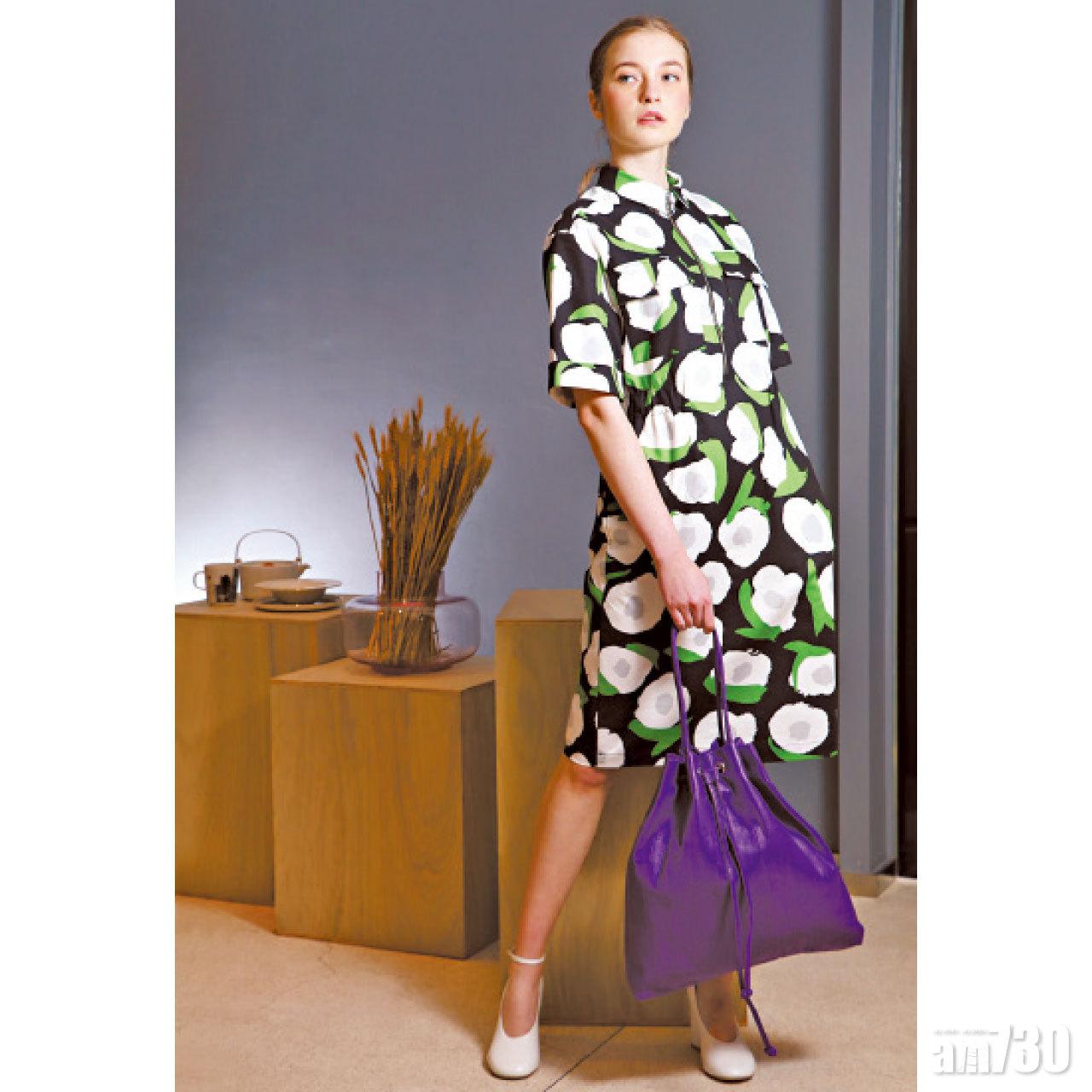 Vikuri 圖案連身裙 $3,795
手袋 $3,695