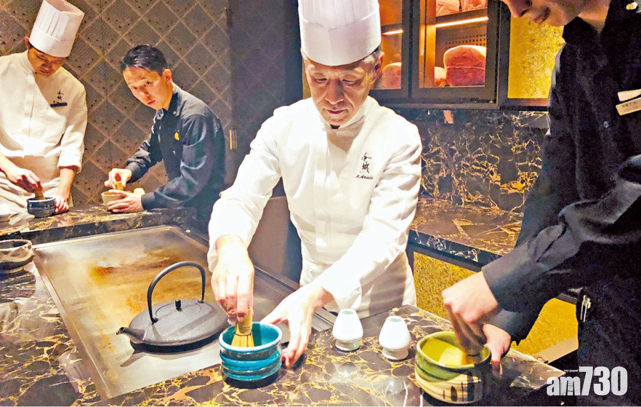 鐵板燒的最後環節,竟然是由廚師和侍應一起沖泡傳統抹茶。