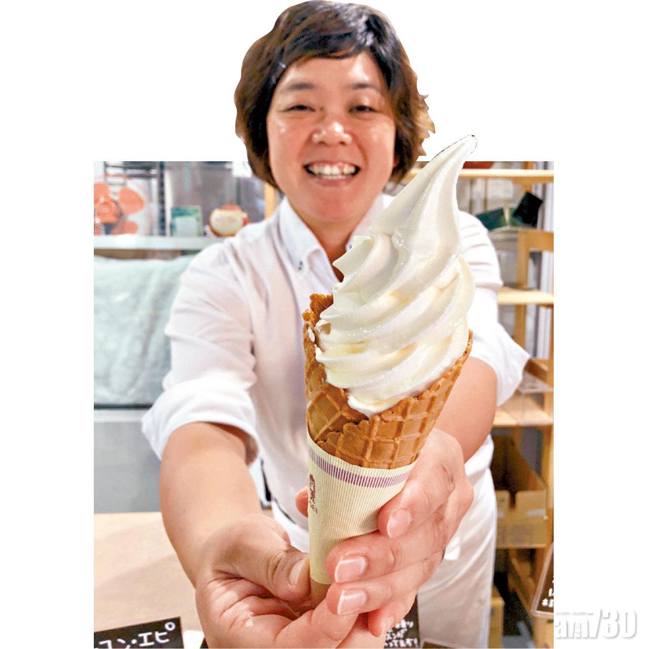 庭園設有小食部,西柚味軟雪糕是其名物。