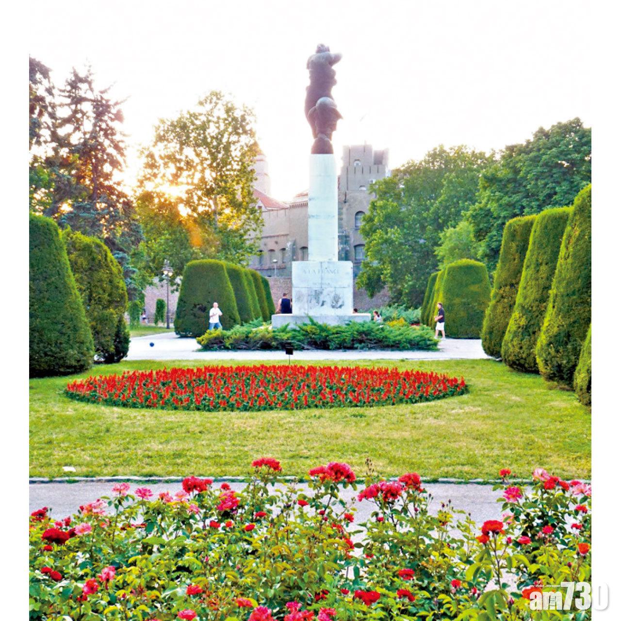 精美園藝風光,表現無遺。