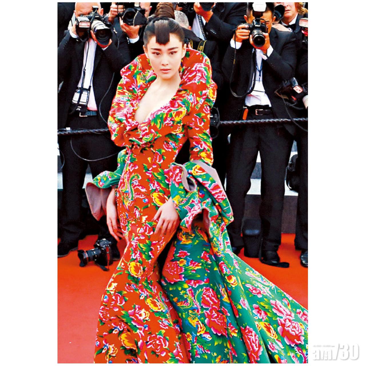 張馨予的東北大媽裝。(互聯網)