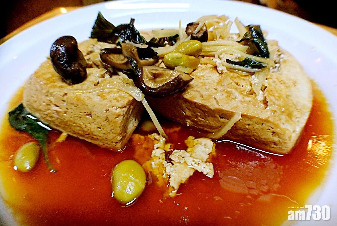 南機場夜市臭老闆現蒸臭豆腐。(互聯網)