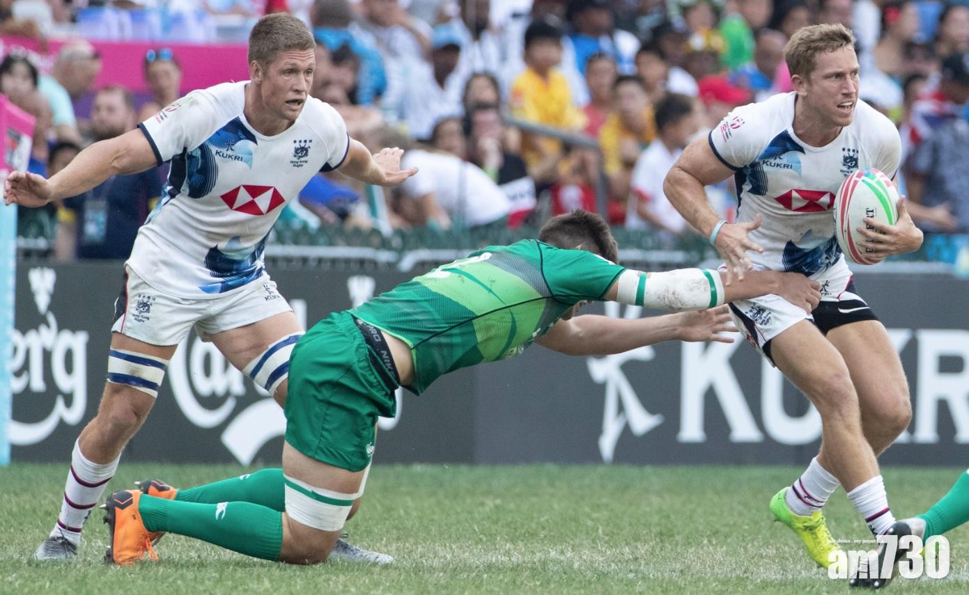 港隊(白衫)在決賽力戰下不敵愛爾蘭。(蘇文傑攝)