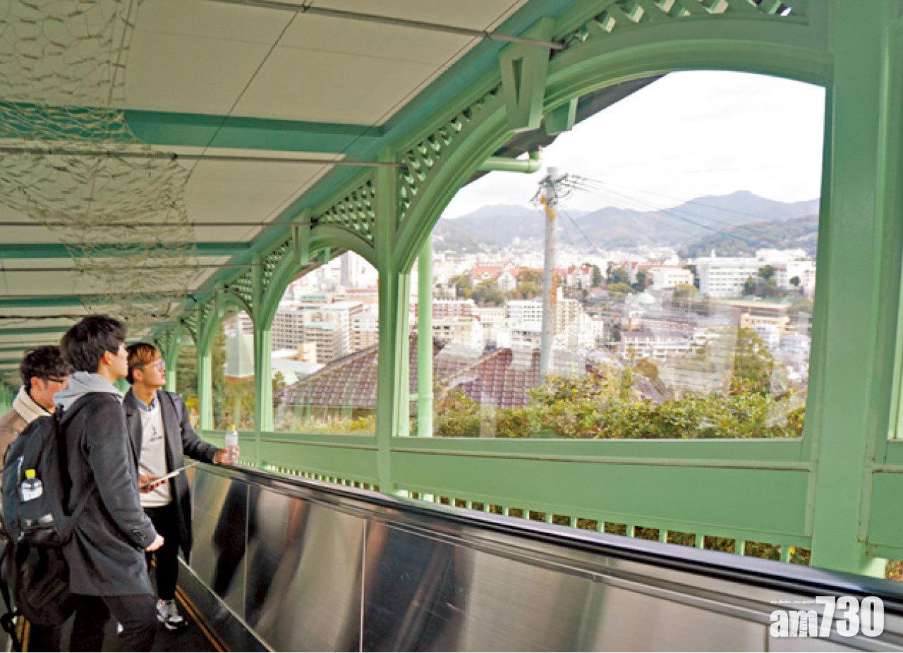 電梯上山看長崎市。