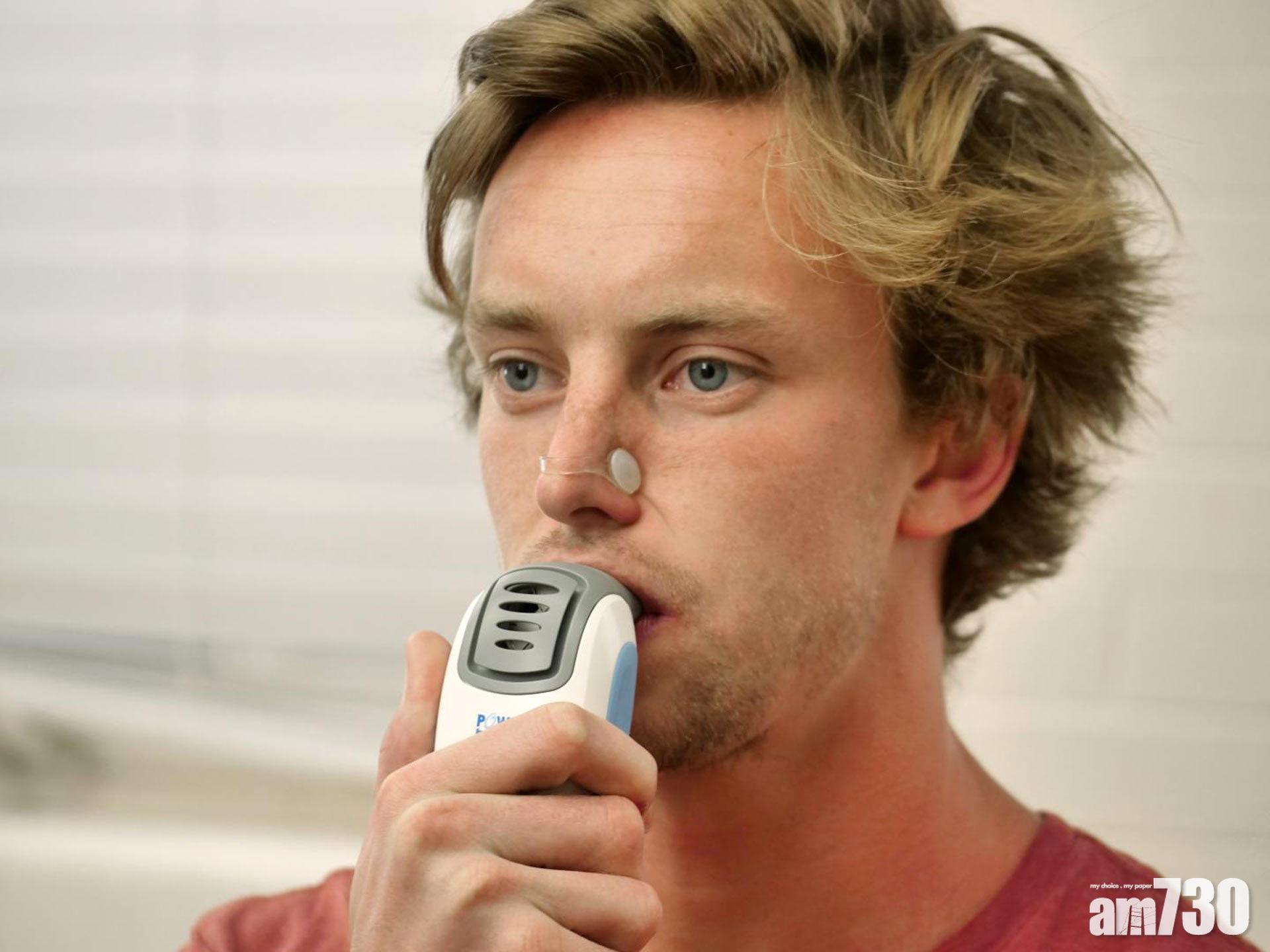 美國科羅拉多大學波德分校利用儀器進行為期6周的吸氣肌肉力量訓練試驗。(University of Colorado at Boulder)