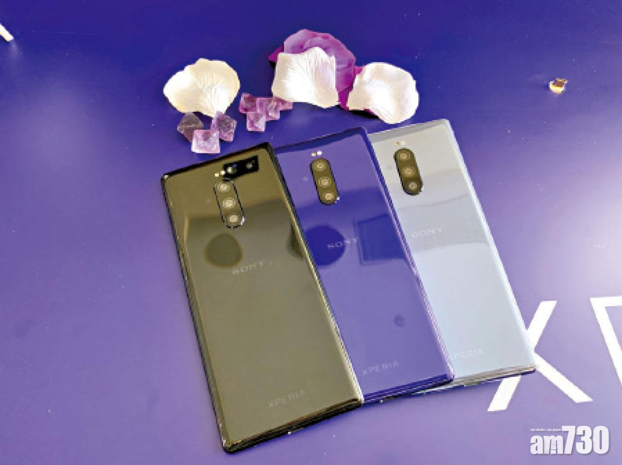 除夜黑、霞紫及霧灰外,另有雪白版本。